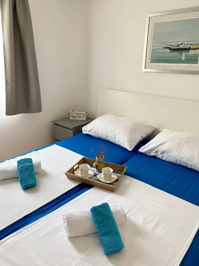 Apartments Lucmar Vir